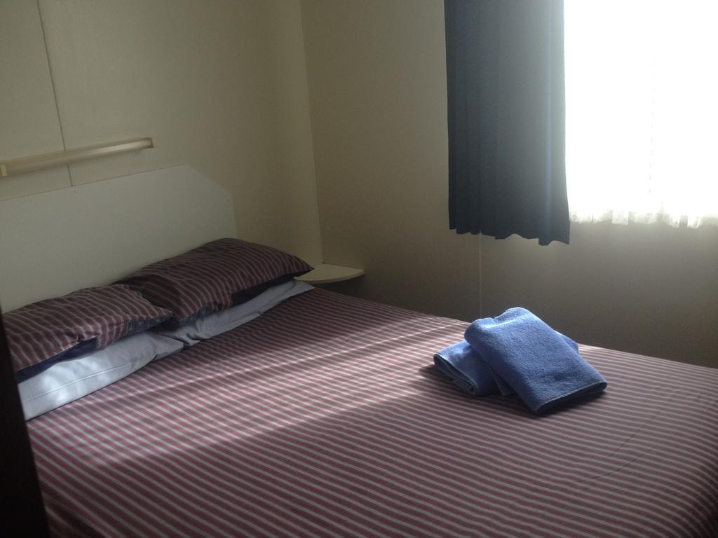 Hillcrest Tourist Park Hotel St Helens Kamer foto